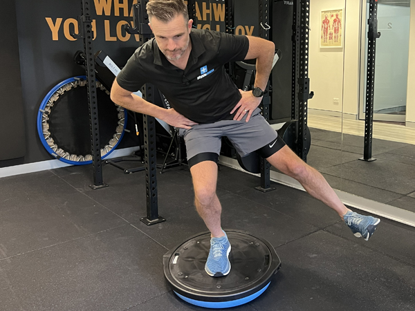 K4 | Skier Squat (BOSU)